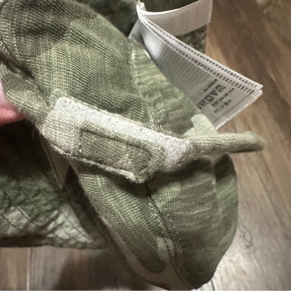 baby GAP green & camo reversible bucket hat boys 3-6 mo chin strap summer
